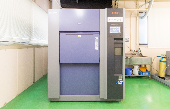 サーマルサイクル試験機の写真